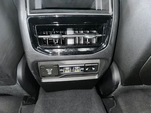 Used 2023 Jeep Grand Cherokee Limited w/ Black Appearance Package image 22