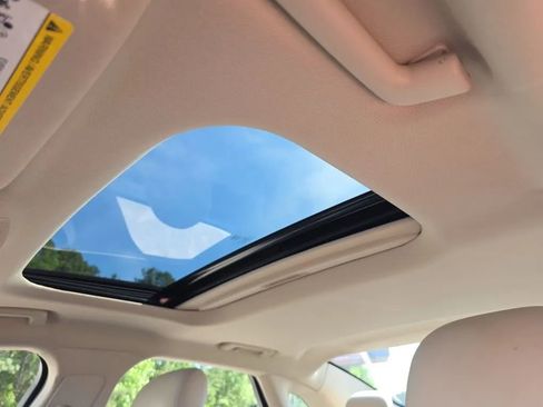 Used 2017 Lincoln MKZ Reserve FWD image 18