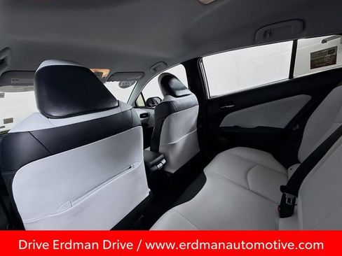 Used 2022 Toyota Prius XLE image 10