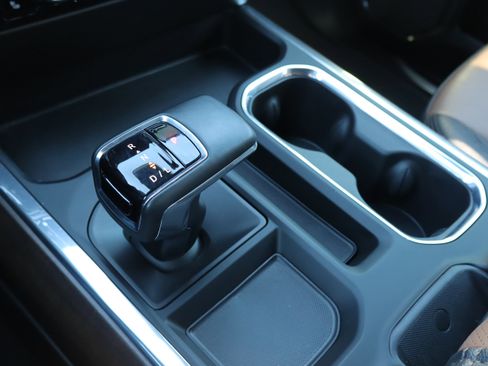 Used 2024 Chevrolet Silverado 1500 High Country w/ High Country Premium Package AWD/4WD image 32