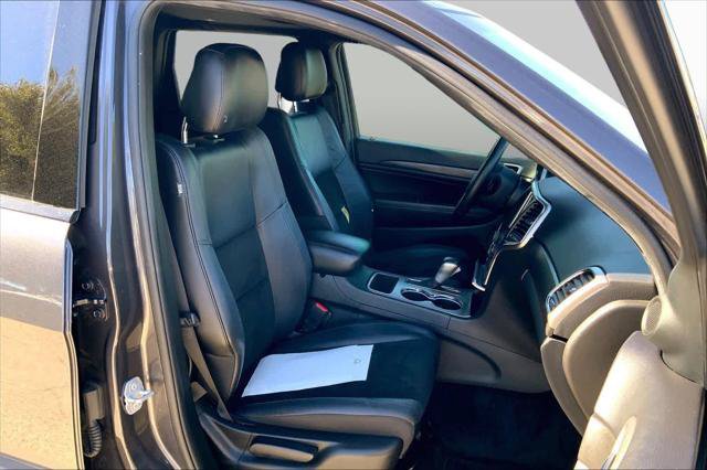 Certified 2018 Jeep Grand Cherokee Altitude AWD/4WD image 9