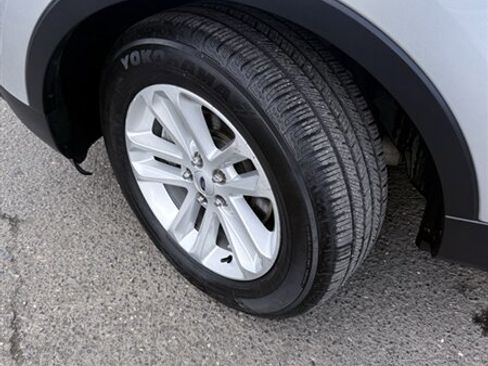 Used 2013 Ford Explorer XLT image 24