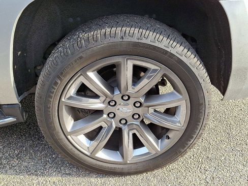 Certified 2019 Chevrolet Suburban Premier image 5