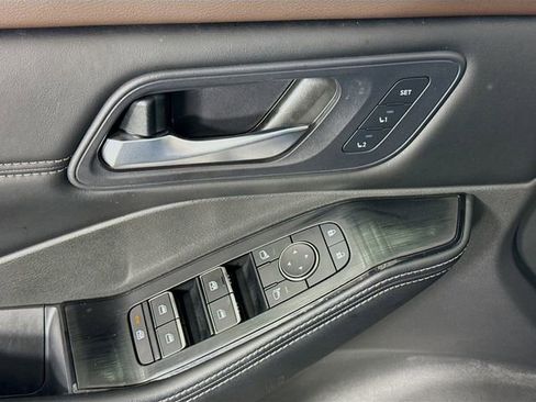 Used 2023 Nissan Rogue SL image 17