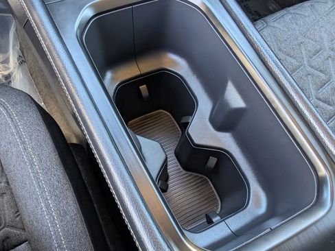 Used 2025 Nissan Kicks SV w/ Illumination Package image 27