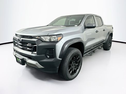 Used 2025 Chevrolet Colorado Trail Boss AWD/4WD image 3
