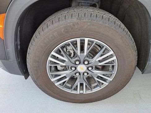 Used 2024 Chevrolet Traverse LT FWD image 36