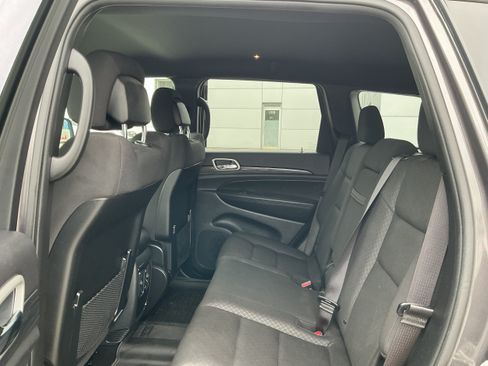 Used 2020 Jeep Grand Cherokee Laredo AWD/4WD image 11