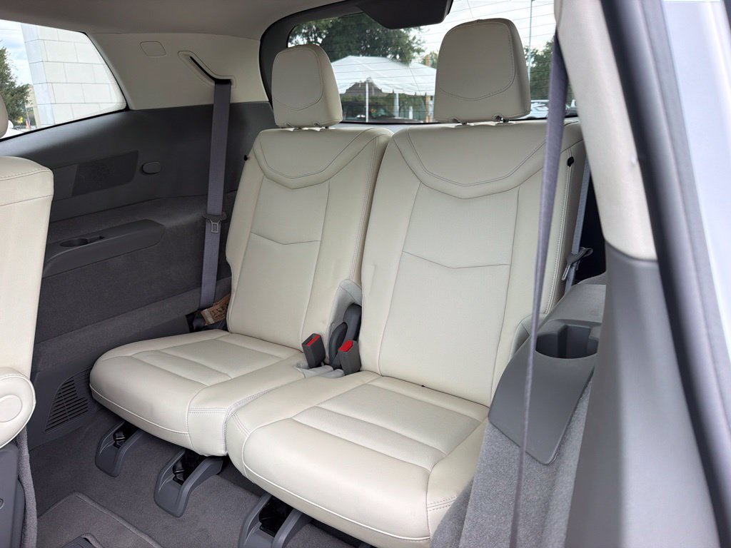 Used 2024 Cadillac XT6 Premium Luxury w/ Technology Package FWD image 15