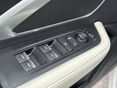 Used 2025 Acura RDX SH-AWD image 27