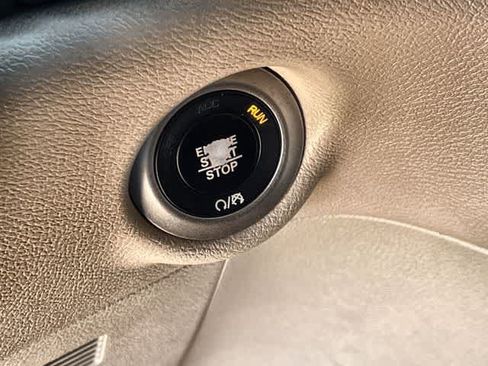 Used 2020 Chrysler Voyager LX FWD image 28