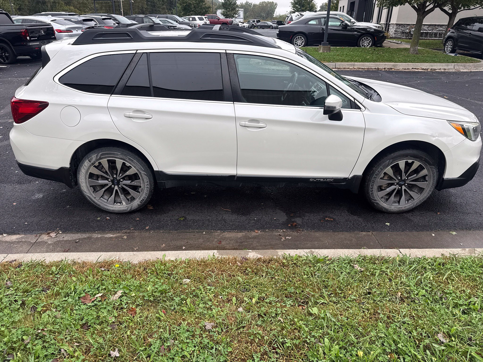 Used 2017 Subaru Outback 2.5i Limited AWD/4WD image 4