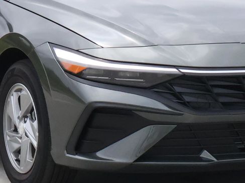 Certified 2026 Hyundai Elantra SE FWD image 7