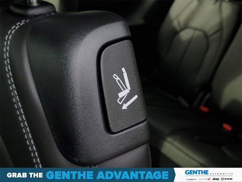 New 2026 Chrysler Pacifica Select image 25