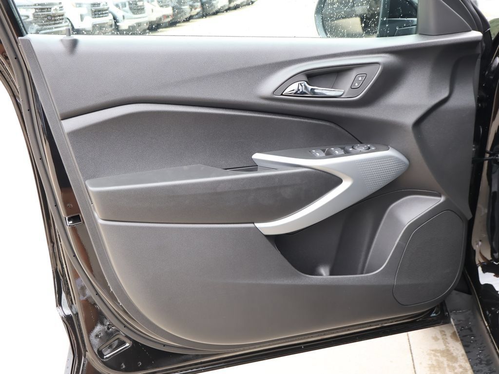 New 2026 Chevrolet Trax LS w/ LS Convenience Package FWD image 10