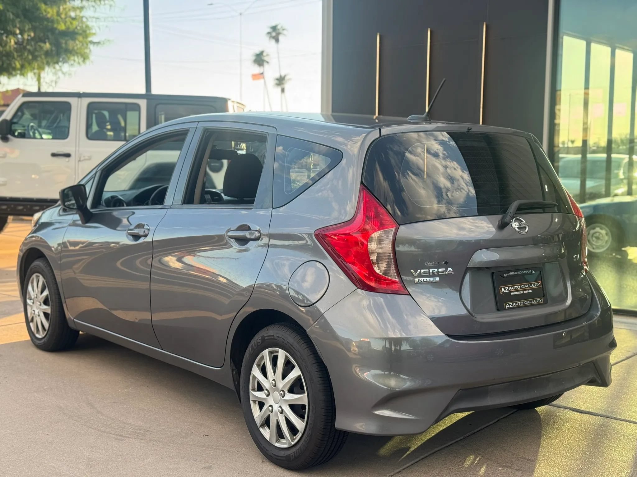 Used 2018 Nissan Versa Note SV FWD image 7