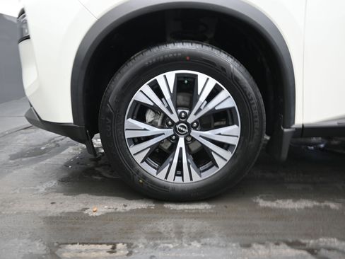 Certified 2023 Nissan Rogue SV image 9