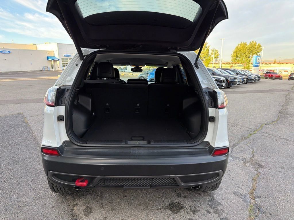 Used 2021 Jeep Cherokee Trailhawk w/ Comfort/Convenience Group AWD/4WD image 15