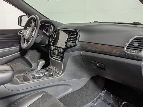 Used 2019 Jeep Grand Cherokee Altitude image 32
