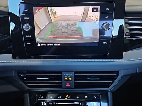 Used 2025 Volkswagen Jetta SEL image 31