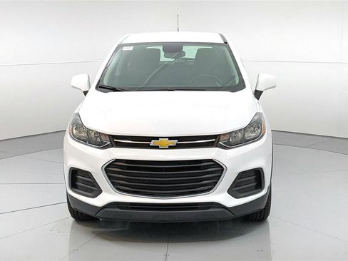 Used 2019 Chevrolet Trax LS image 2