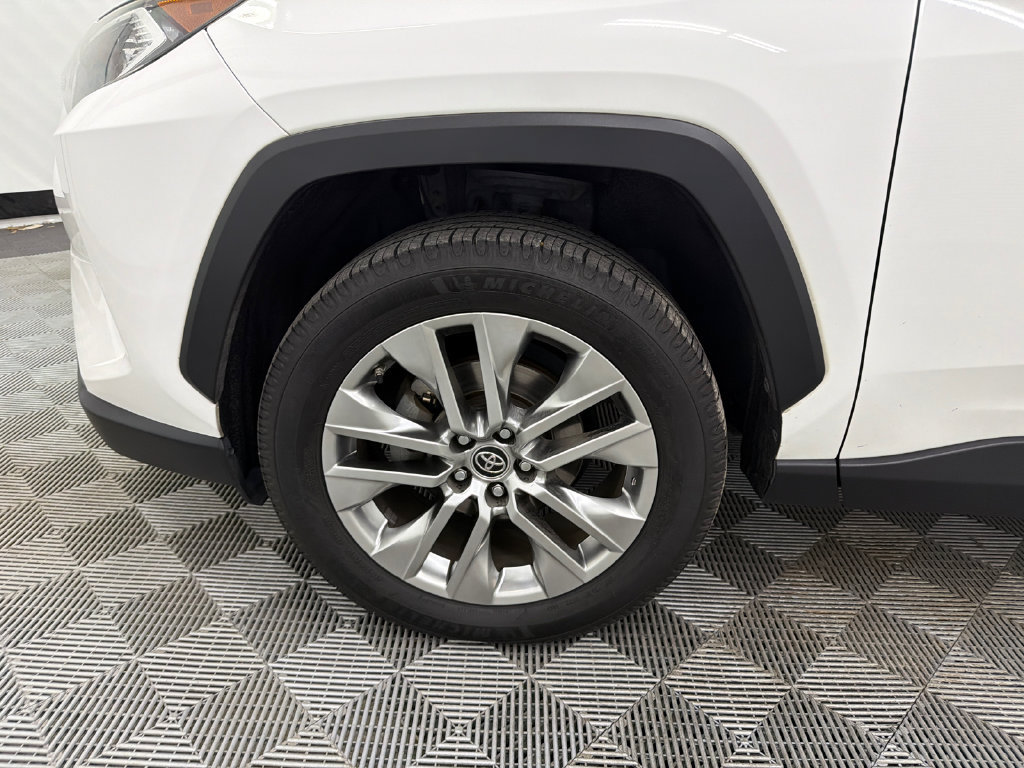 Used 2019 Toyota RAV4 XLE Premium FWD image 12