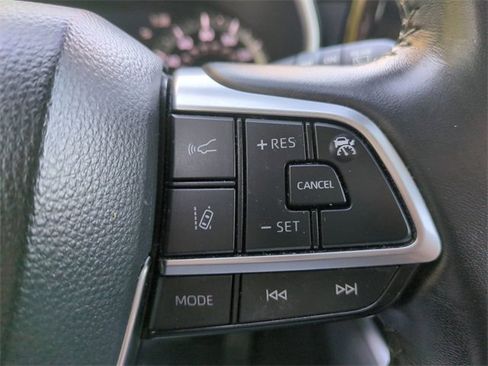 Used 2021 Toyota Highlander XLE image 27