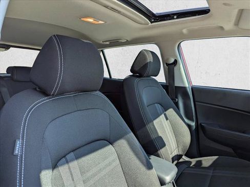 Used 2024 Hyundai Venue SEL FWD image 21