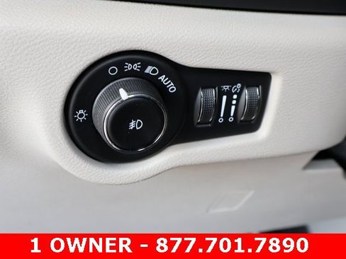 Used 2020 Chrysler Pacifica Touring-L Plus image 23