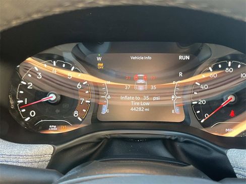 Used 2024 Jeep Compass Latitude image 15