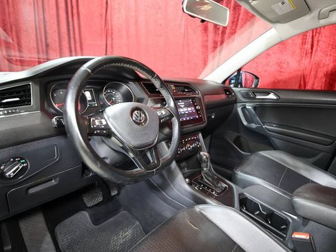 Used 2018 Volkswagen Tiguan SE w/ 18" Alloy Wheels Package FWD image 12