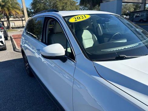 Used 2021 Volkswagen Tiguan SE w/ Panoramic Sunroof Package image 15