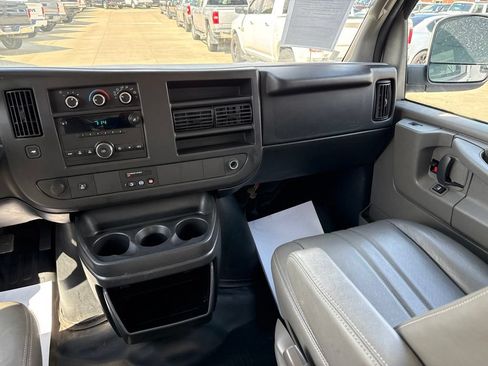 Used 2014 Chevrolet Express 1500 RWD image 9