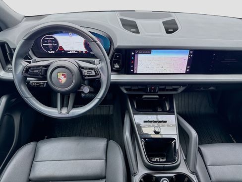 Used 2024 Porsche Cayenne AWD/4WD image 15