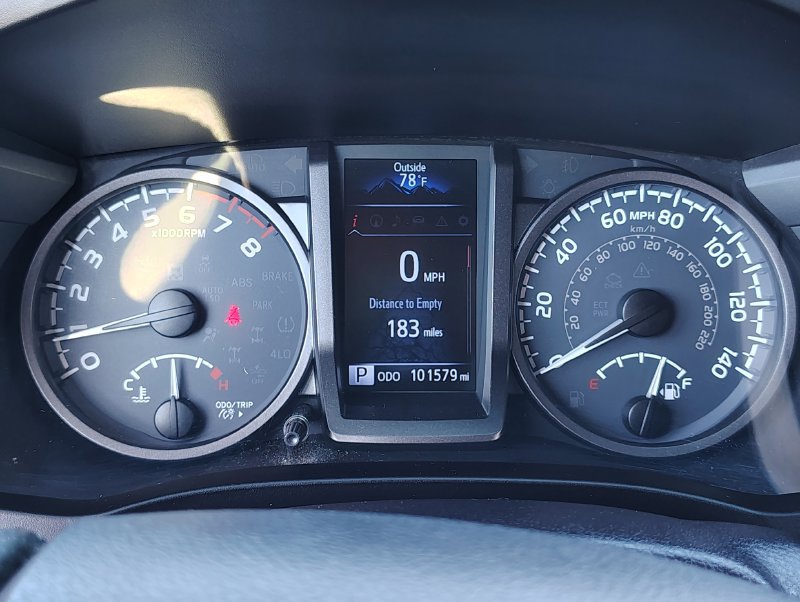 Used 2018 Toyota Tacoma TRD Sport AWD/4WD image 30