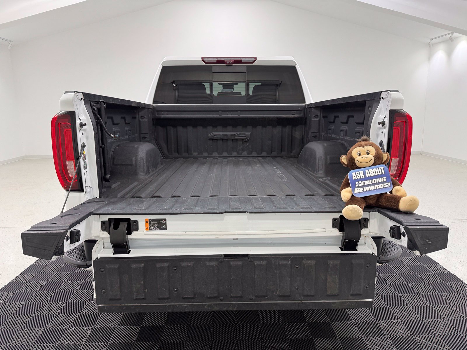 Used 2022 GMC Sierra 1500 AT4 w/ AT4 Premium Package AWD/4WD image 9