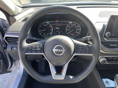 Used 2023 Nissan Altima 2.5 SV image 18