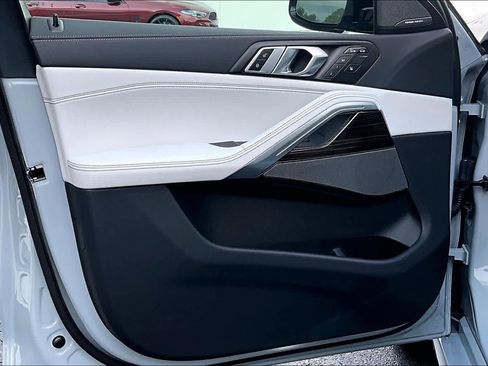 Certified 2026 BMW X6 xDrive40i image 23