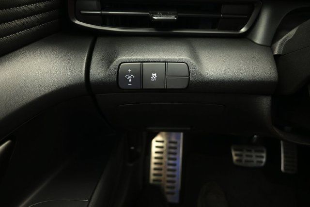 Used 2025 Hyundai Elantra Sport FWD image 20