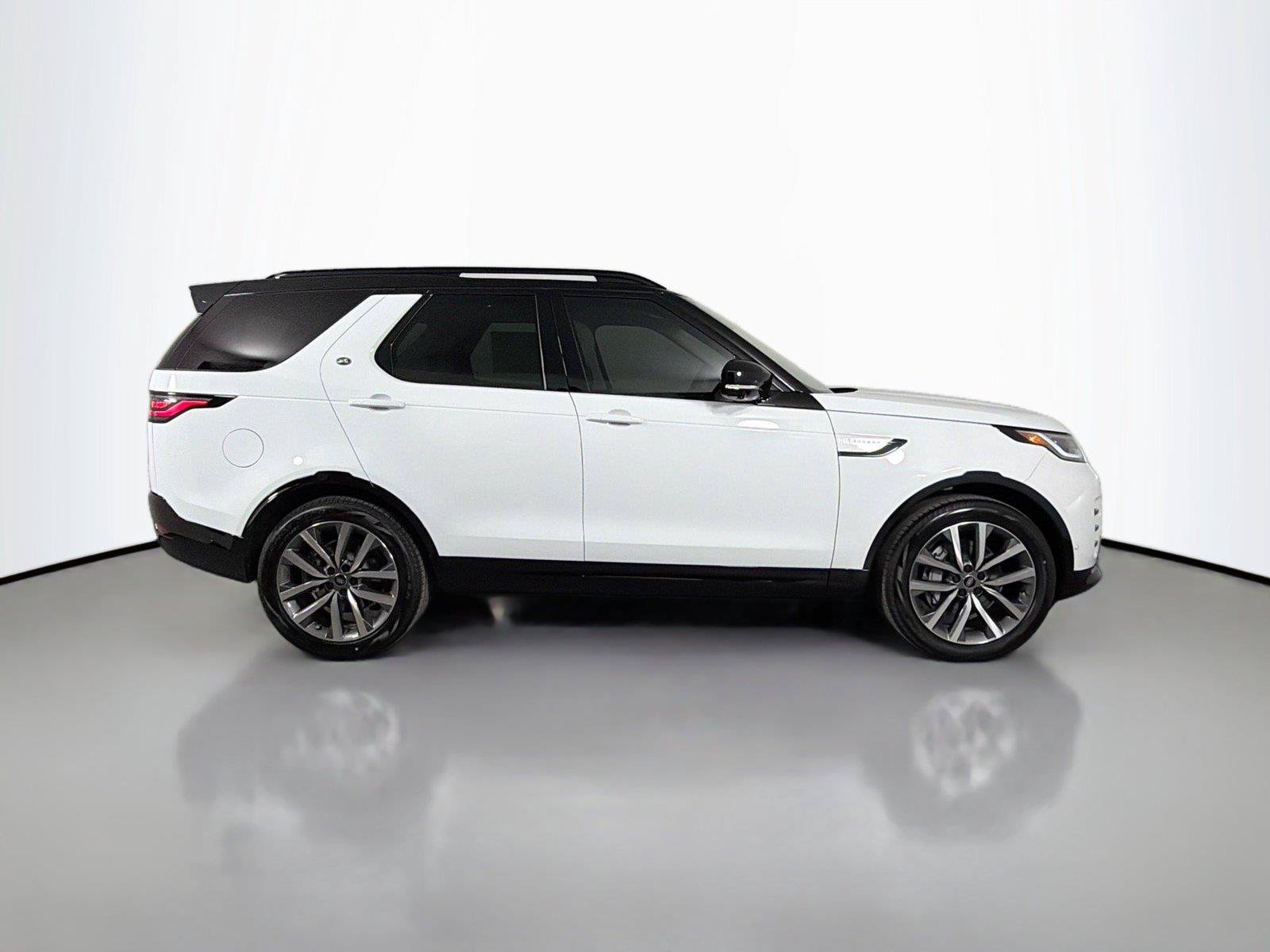 Certified 2026 Land Rover Discovery Dynamic SE AWD/4WD image 4