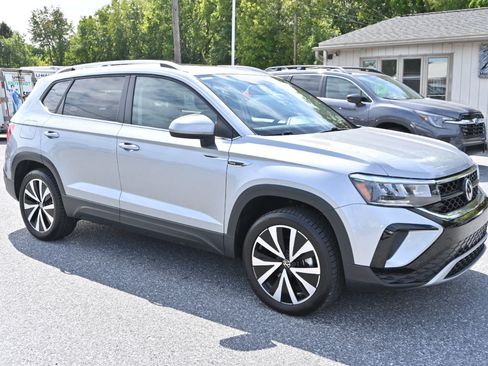 Used 2022 Volkswagen Taos SE image 4