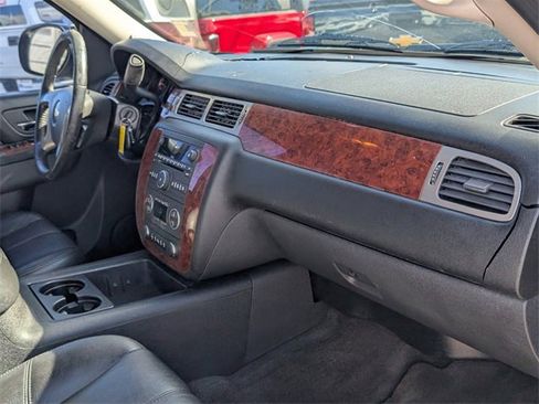 Used 2013 Chevrolet Avalanche LT image 12