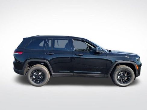 New 2025 Jeep Grand Cherokee Laredo image 25
