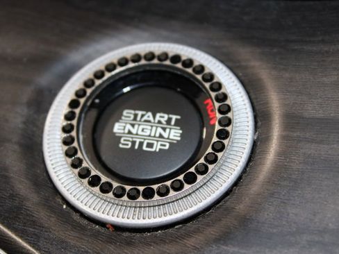 Used 2023 Jeep Grand Cherokee Limited w/ Black Appearance Package image 25