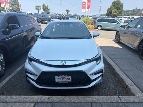 Used 2026 Toyota Corolla SE FWD image 2