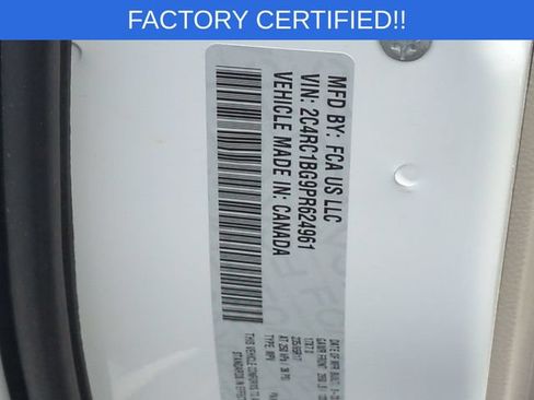 Certified 2023 Chrysler Pacifica Touring-L FWD image 37