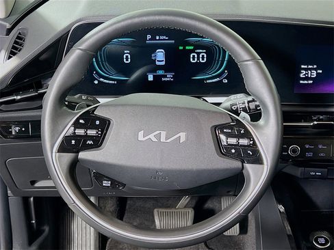 Certified 2023 Kia Niro EX image 11