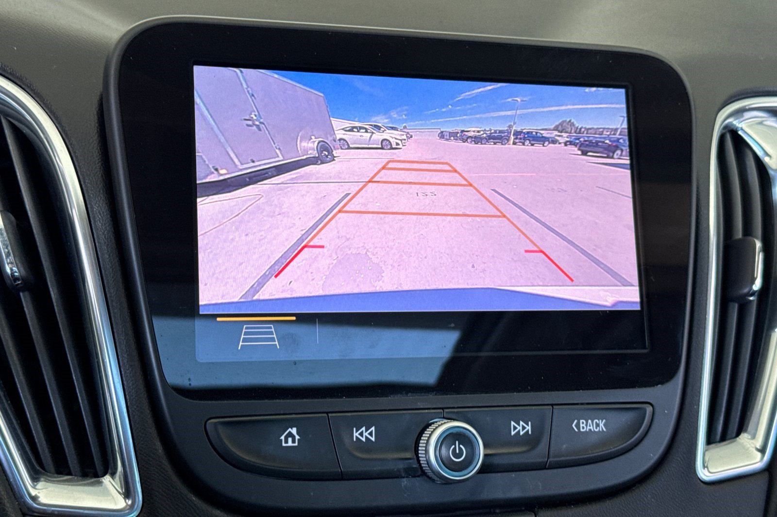 Used 2019 Chevrolet Malibu Hybrid w/ Leather Package FWD image 20