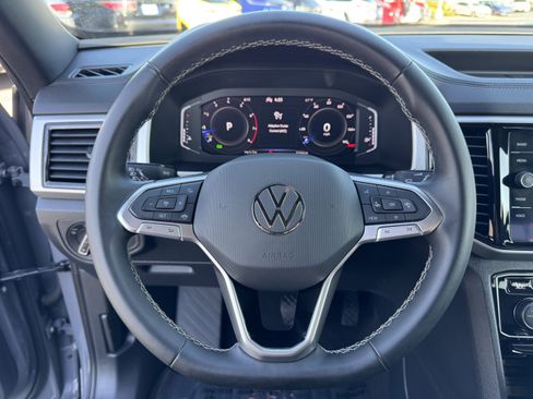 Used 2022 Volkswagen Atlas Cross Sport SE w/ Panoramic Sunroof Package FWD image 21