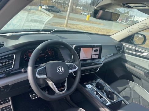 New 2026 Volkswagen Atlas Peak Edition image 17